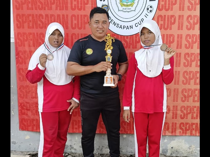 DUA SISWA SD NEGERI 3 KILENSARI JUARAI LOMBA PETANQUE